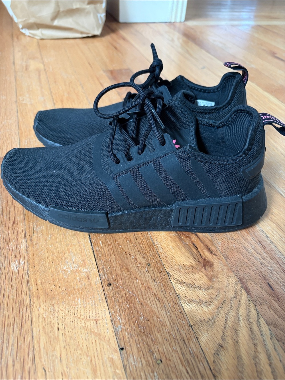 adidas nmd r1 primeblue boost womens blk/pink sneakers sz 7.5